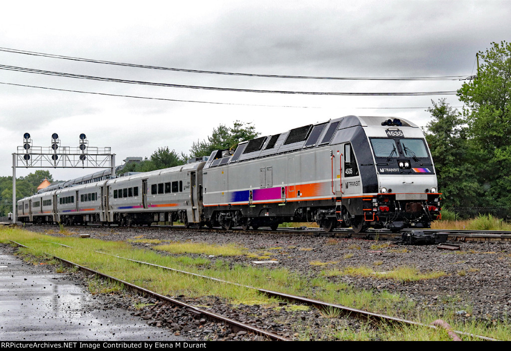 NJT 4535 on train 1157